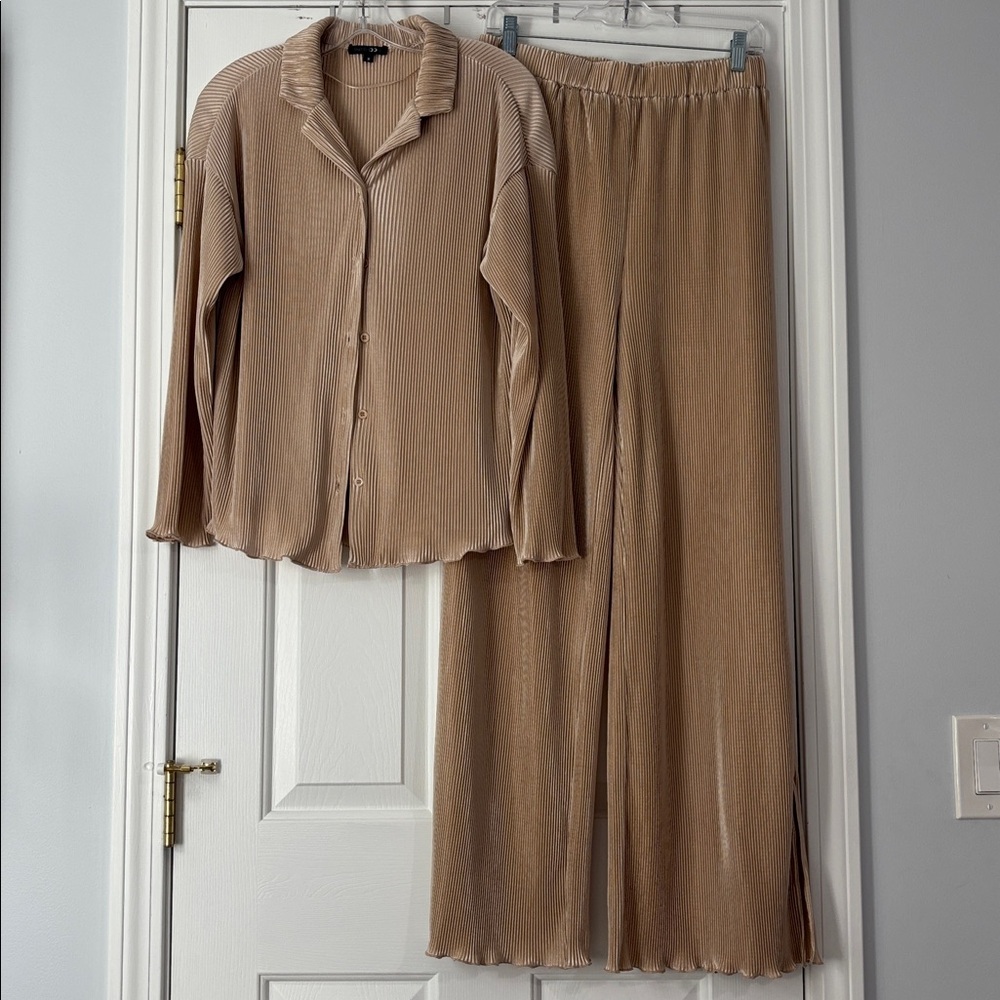 Papermoon Champagne Pleated Lounge Set